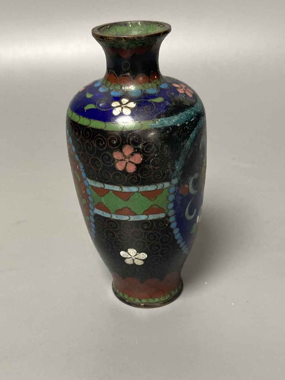 Two Japanese plates, a cloisonne vase and a seal paste box, largest 24.5cm